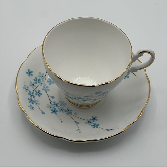 Jackson and Gosling Grosvenor Bone China Blue Floral Tea Cup and Saucer Set - Picture 10 of 10